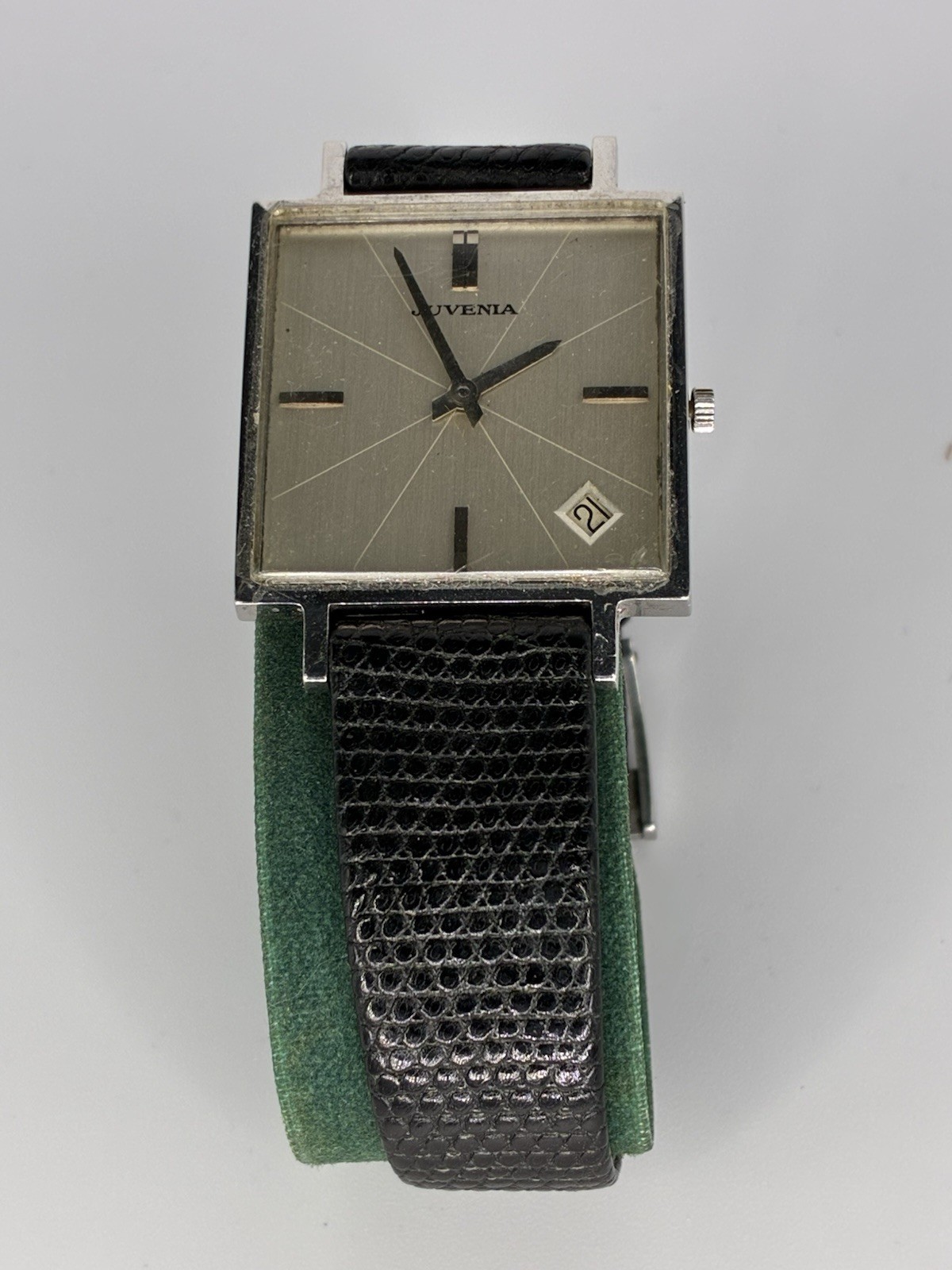 JUVENIA WATCH MFG 1960’s 17 Jewels Swiss Made Vintage Watch