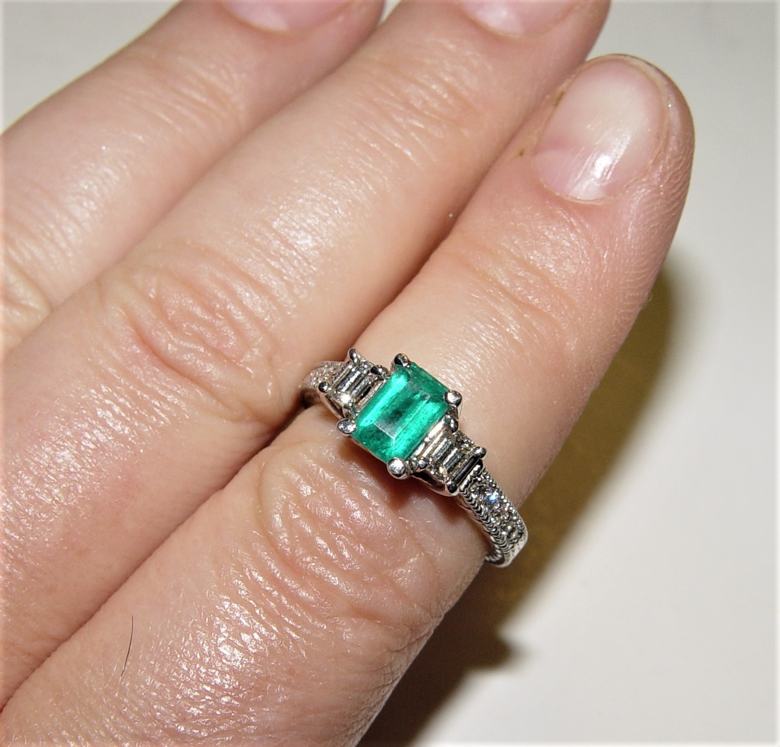 Classy 0.77CT Emerald & 0.47CT Diamond Filigree Ring 18K gold s-6.5