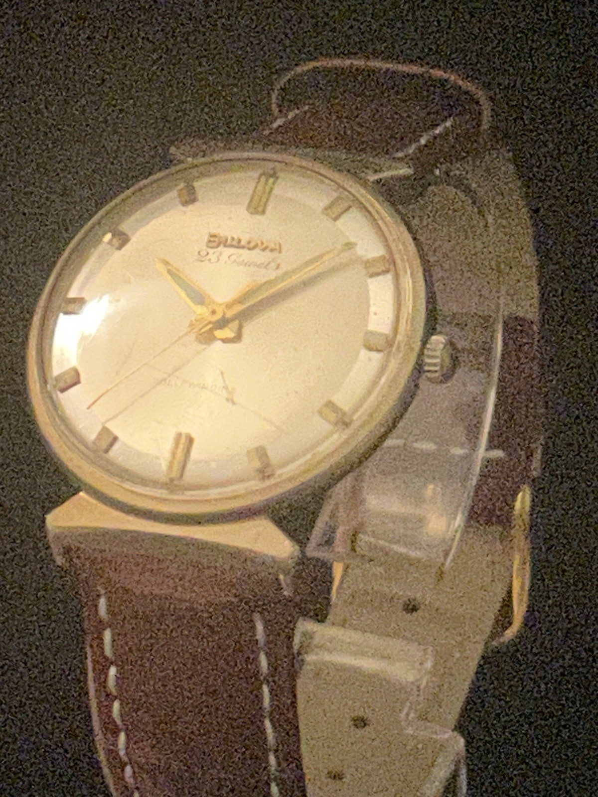 Vintage Bulova 23 Jewel Automatic Self Winding Mens Dress Watch Gold Tone Silver