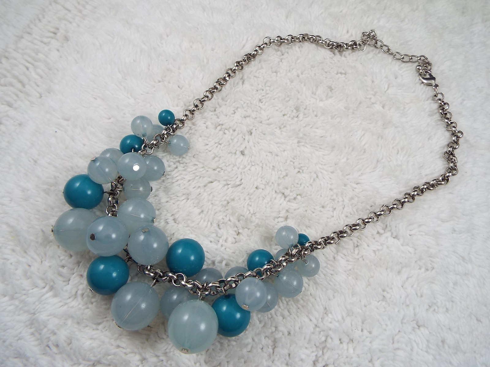 Silvertone Blue Bead Scoop Necklace (B43)