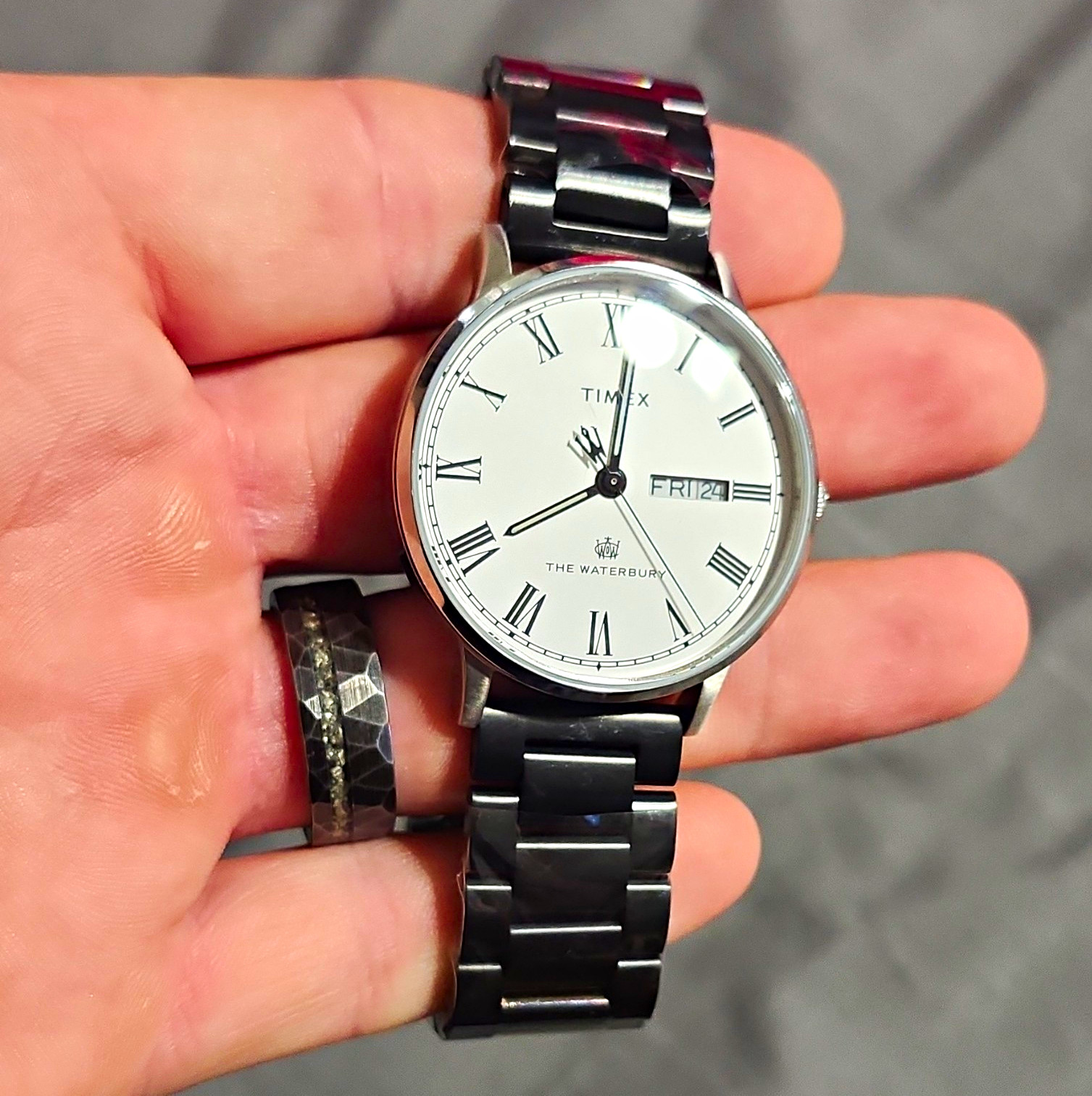Timex Waterbury Quartz Day/Date 40mm White Roman Dial SS Bracelet 30m Box