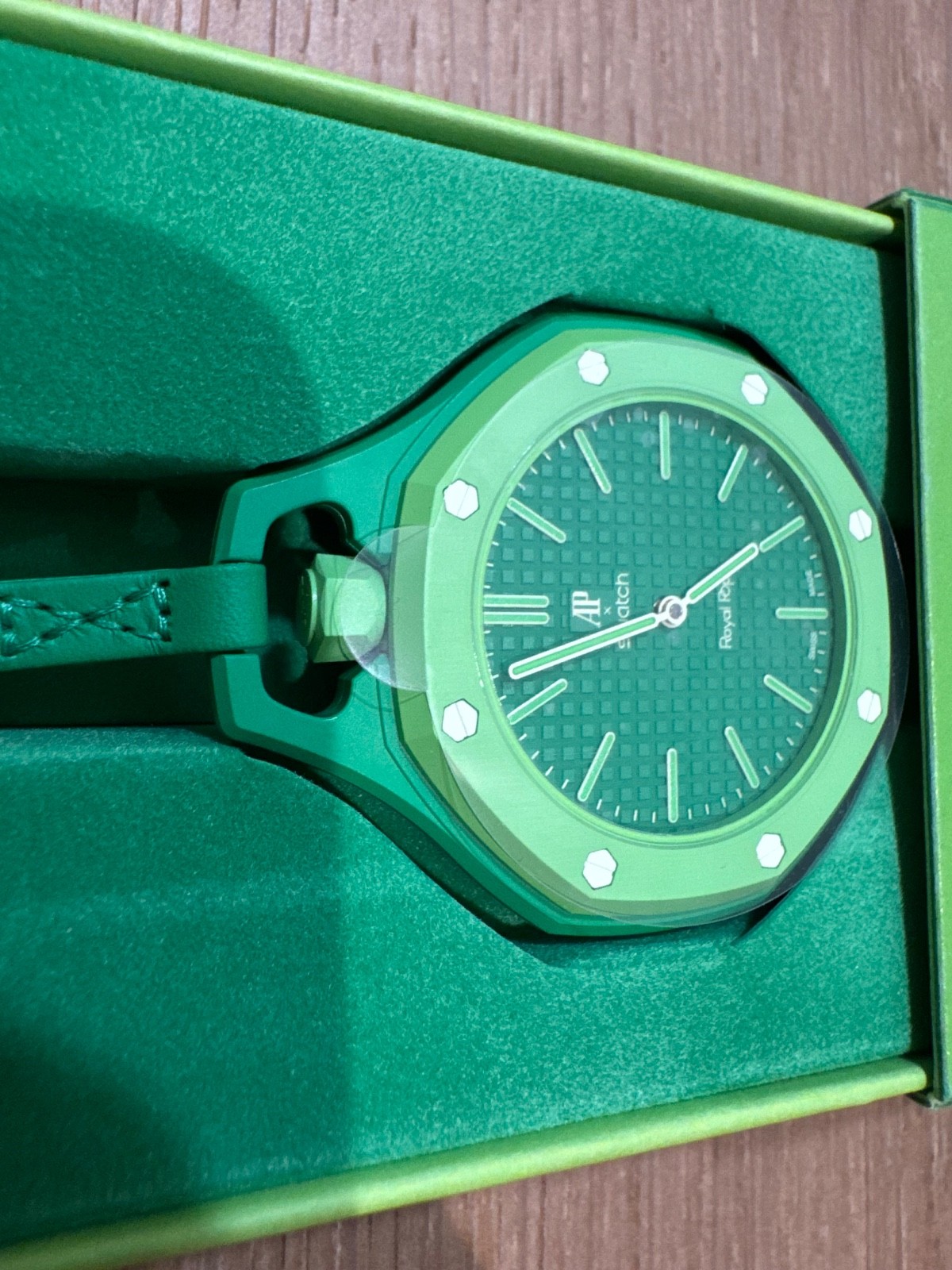 Swatch X “AP” Royal Pop Green Eight Quartz 42mm Green Rubber Strap 30m w/ Box