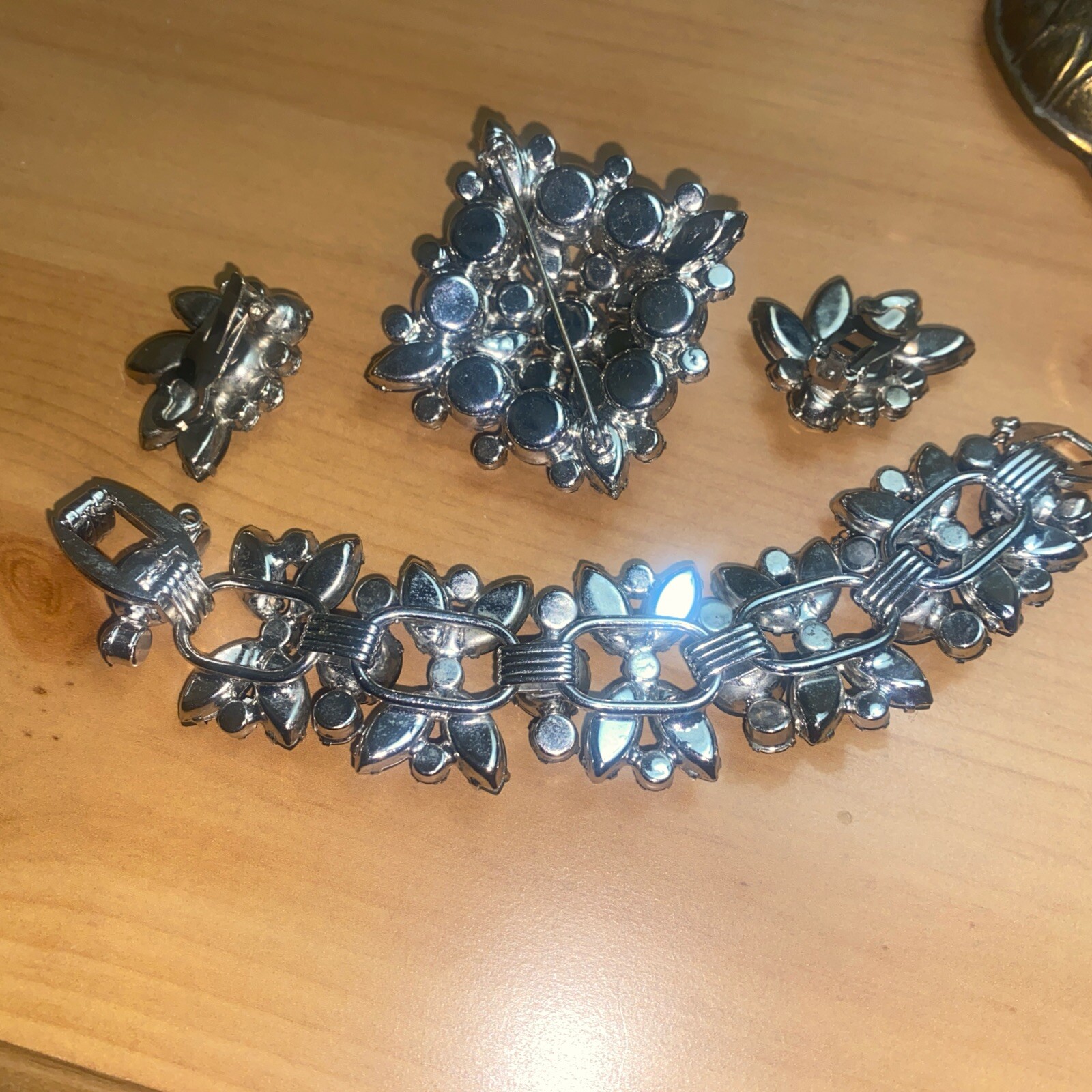 Vintage Juliana D&E Smokey Girve Rhinestone Bracelet Brooch Earring Set Parure