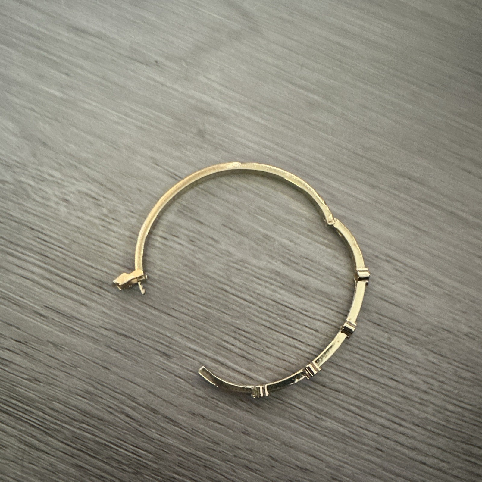 Gold Tone Metal Round Hinged Bangle Bracelet Clasp Closure, Clear Stones