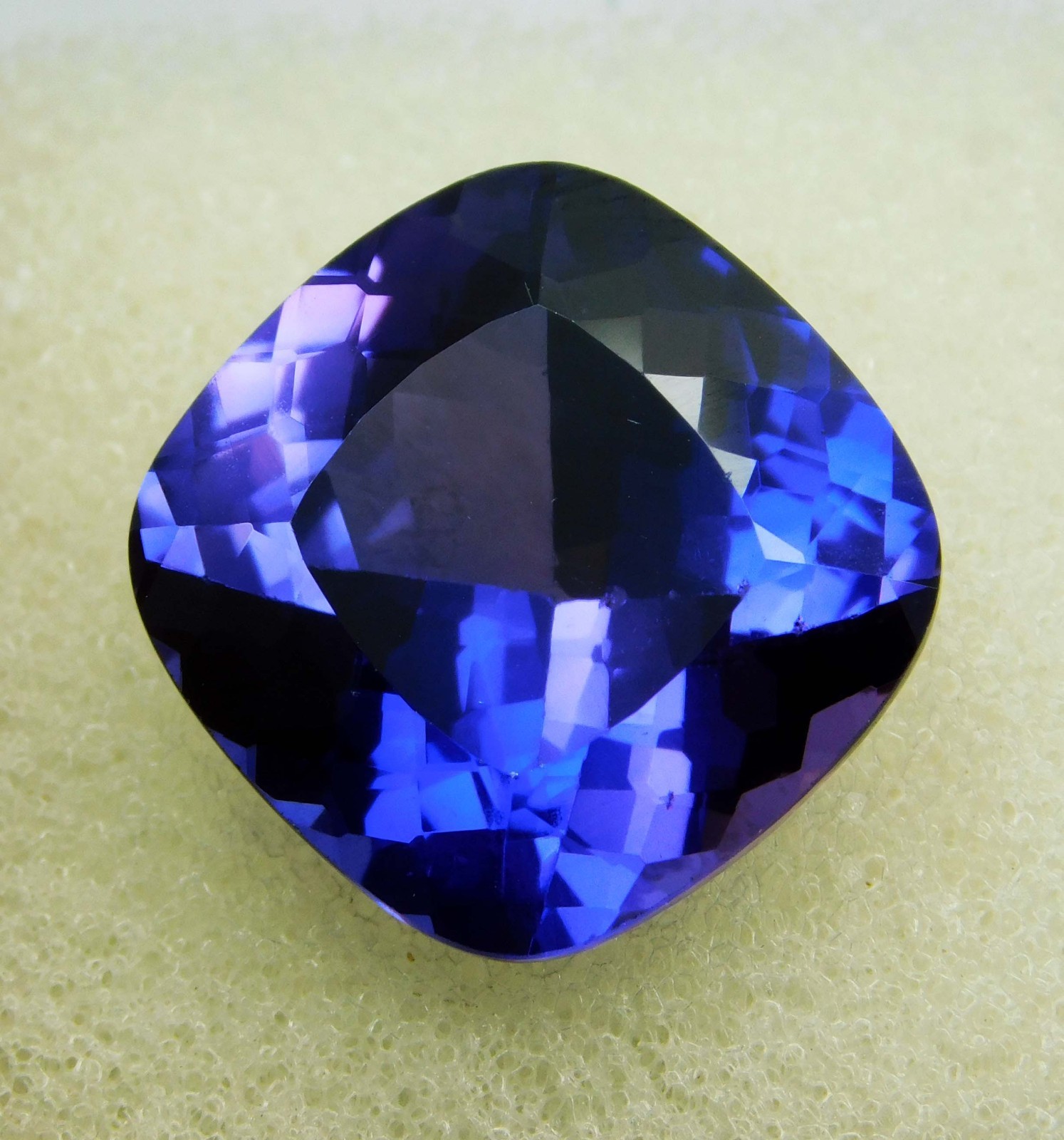 Natural Purple Blue Tanzanite 12.55 Ct AAA Cushion Cut Certified Faceted Gems