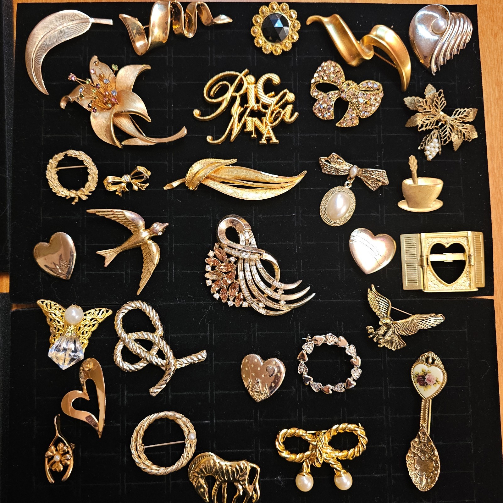 Vintage Brooch Pins Lot 30 Unbranded/Trifari/Dubarry/Ricci/J. Lee/Boucher B84