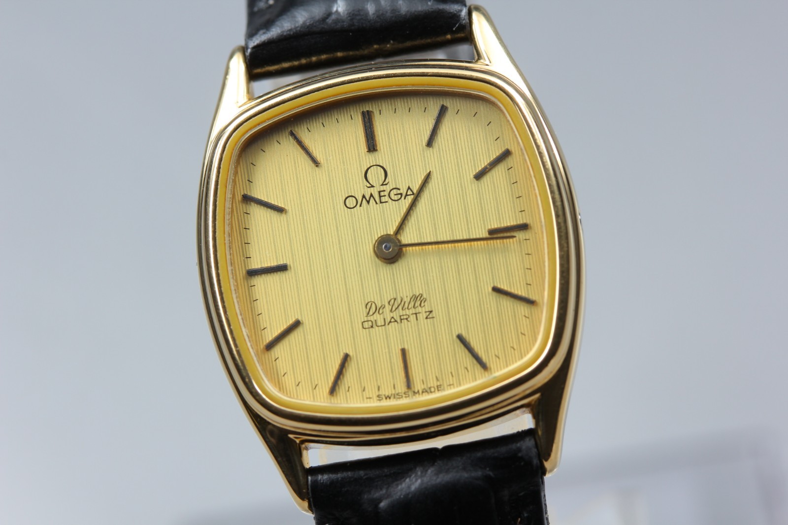 VINTAGE Omega De Ville Cal.1365 Gold Square Push Crown Quartz Women Watch JAPAN