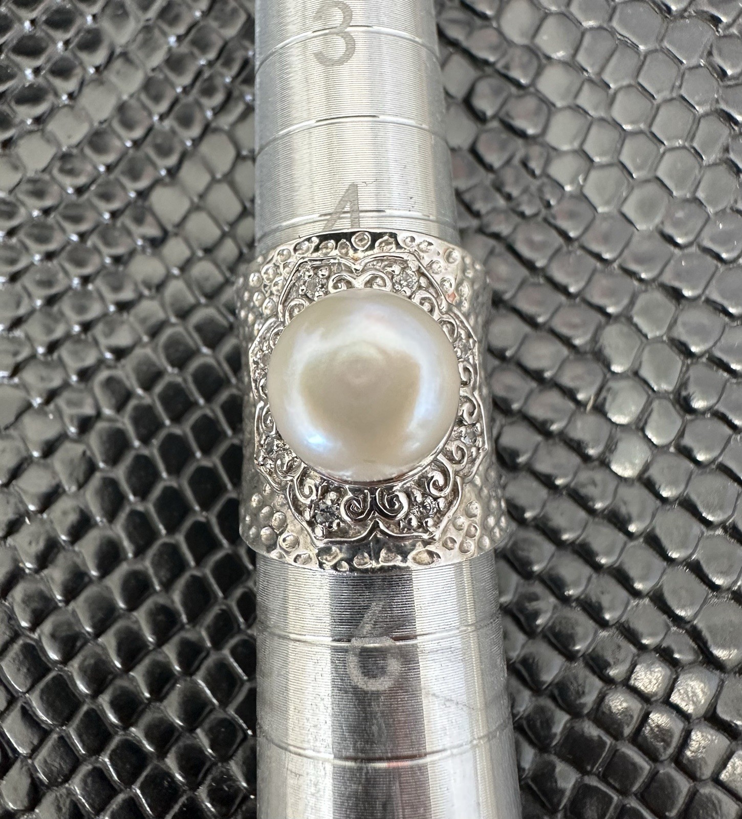 Bangkok Ratnaraj Jewelers (BBJ) 925 Sterling Band Ring Round White Pearl Size 5