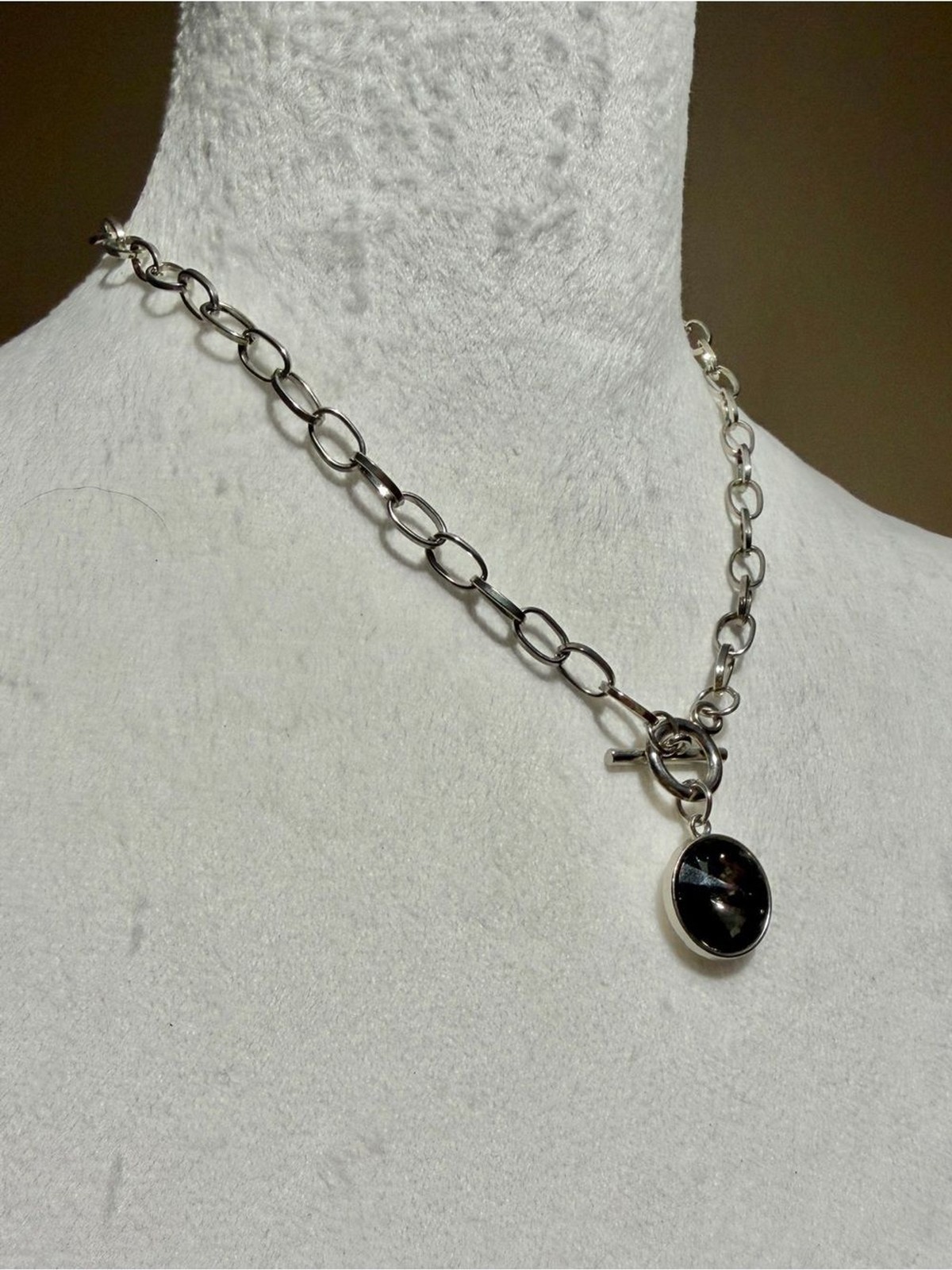 Silver Chain Necklace Round Grey Stone Pendant Toggle Clasp Fashion Jewelry 18″