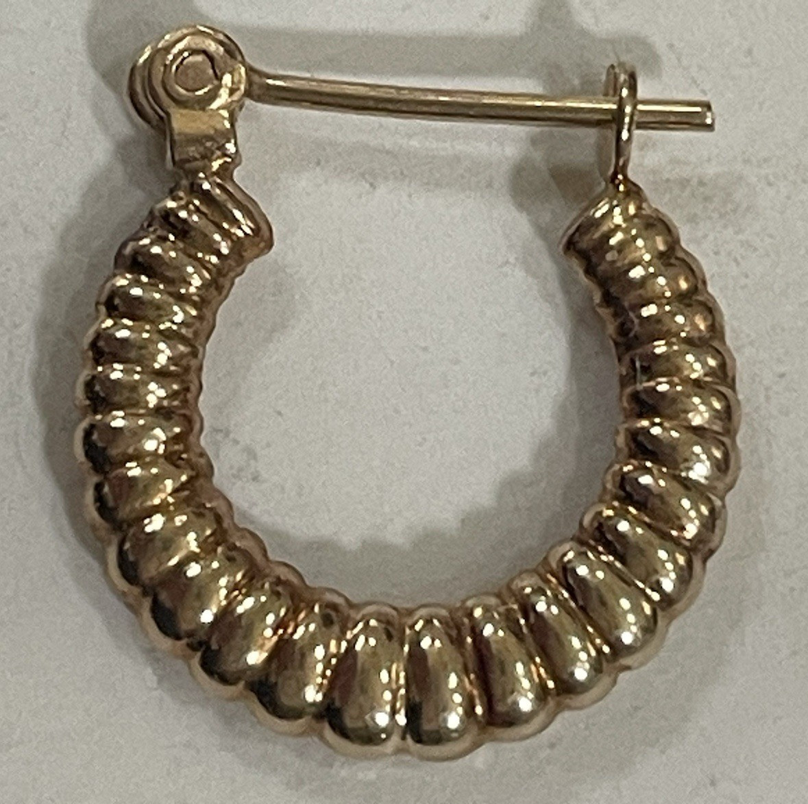 Yellow Gold Puffy Round Shape Pattern Hoops Earrings 1g / 0.5 inch USED READ