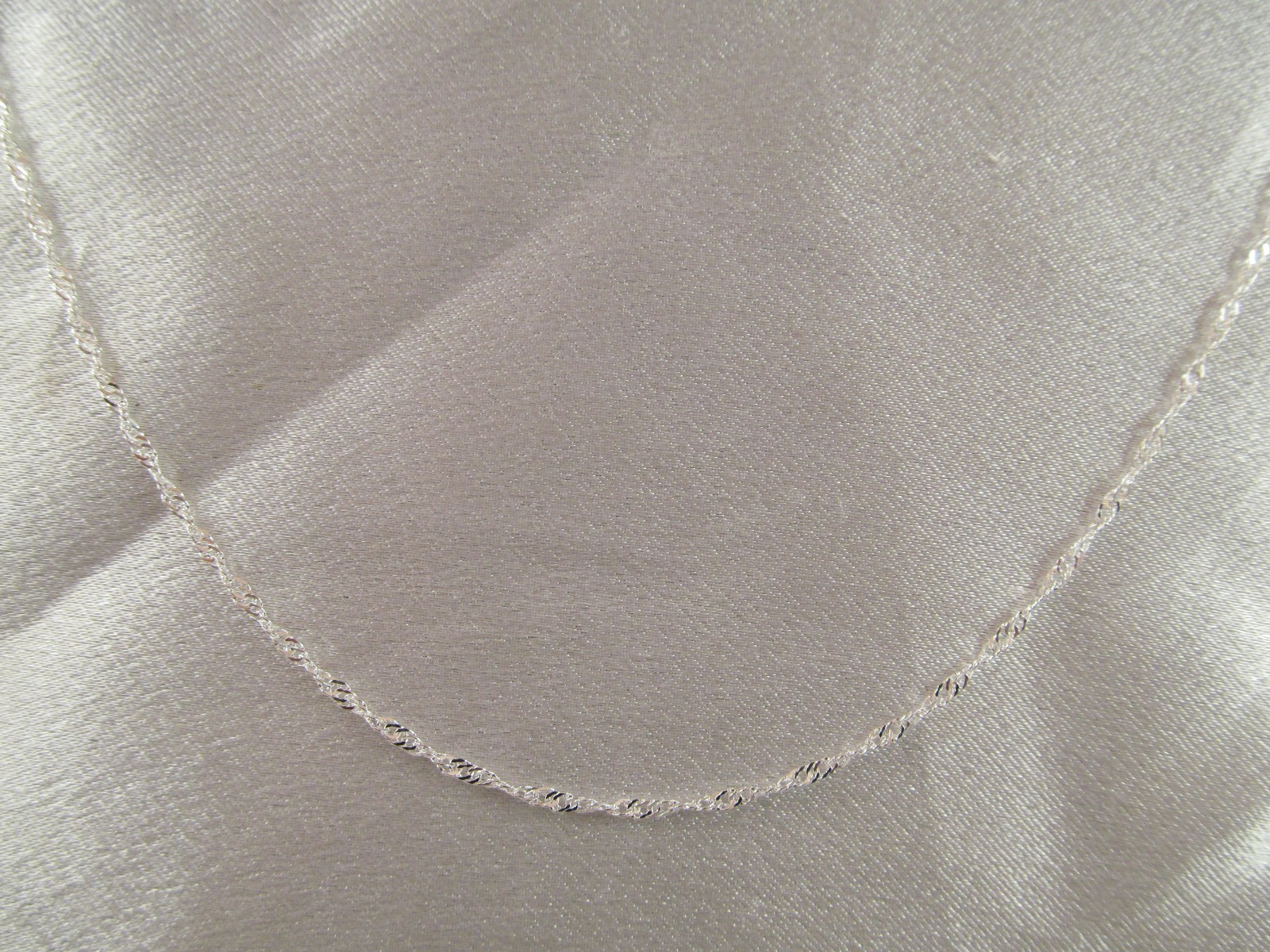 STERLING SILVER WAVY CHAIN NECKLACE 28″, Very shiny, 2.4 grams,Beautiful
