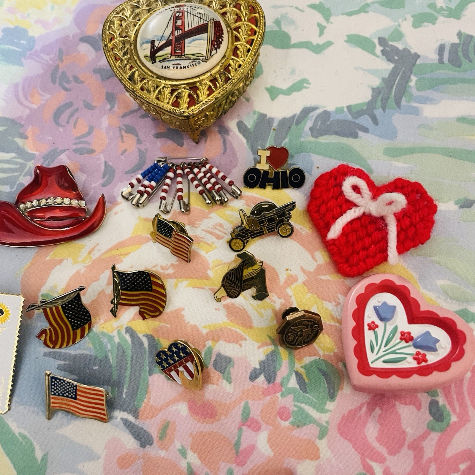Vintage Lot Of USA Themed Pins, Broches Plus Trinket Box. 4th Of July Souvenir