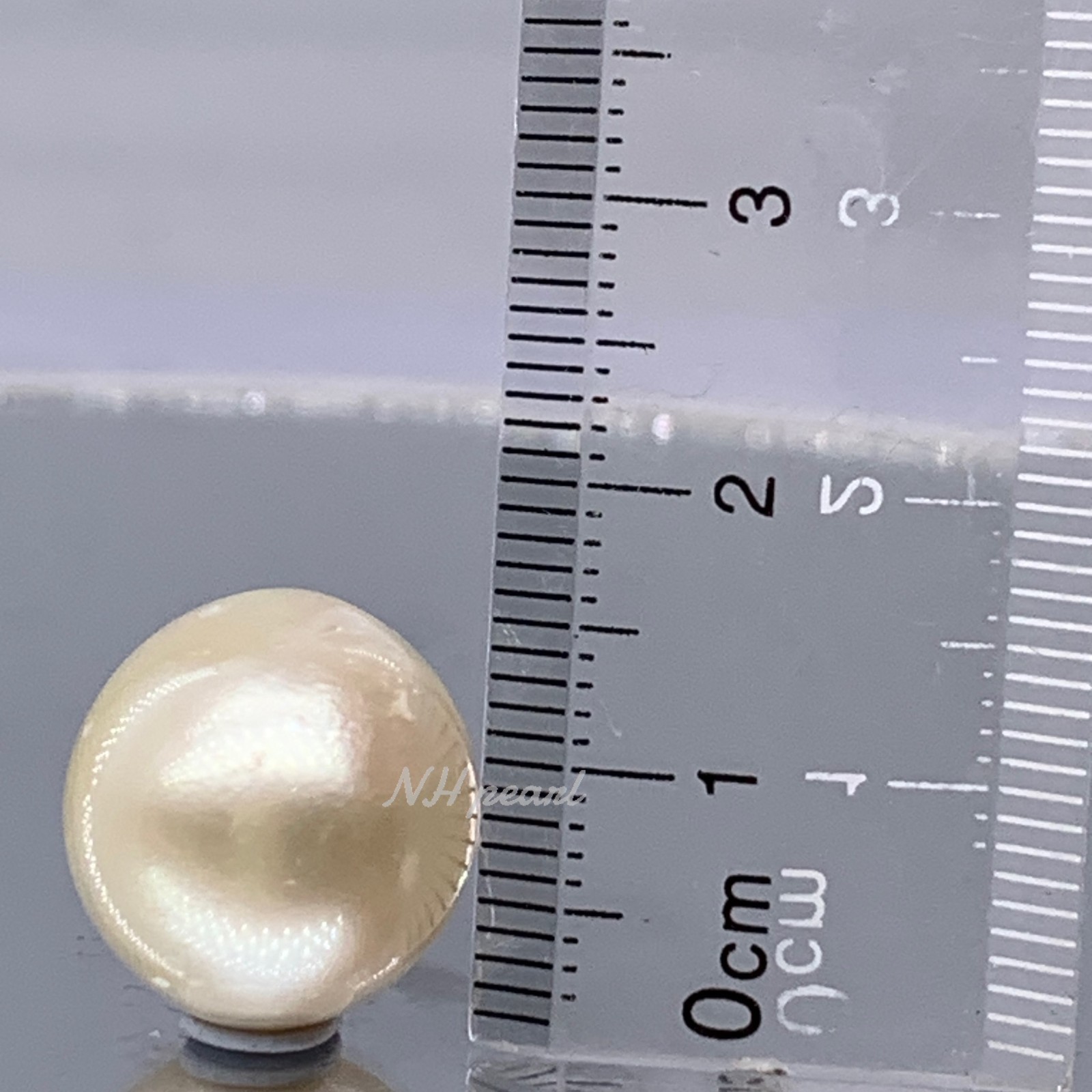 South Sea Pearl white Round Baroque 14.7mm x 15.1mm, 4.70g undrilled