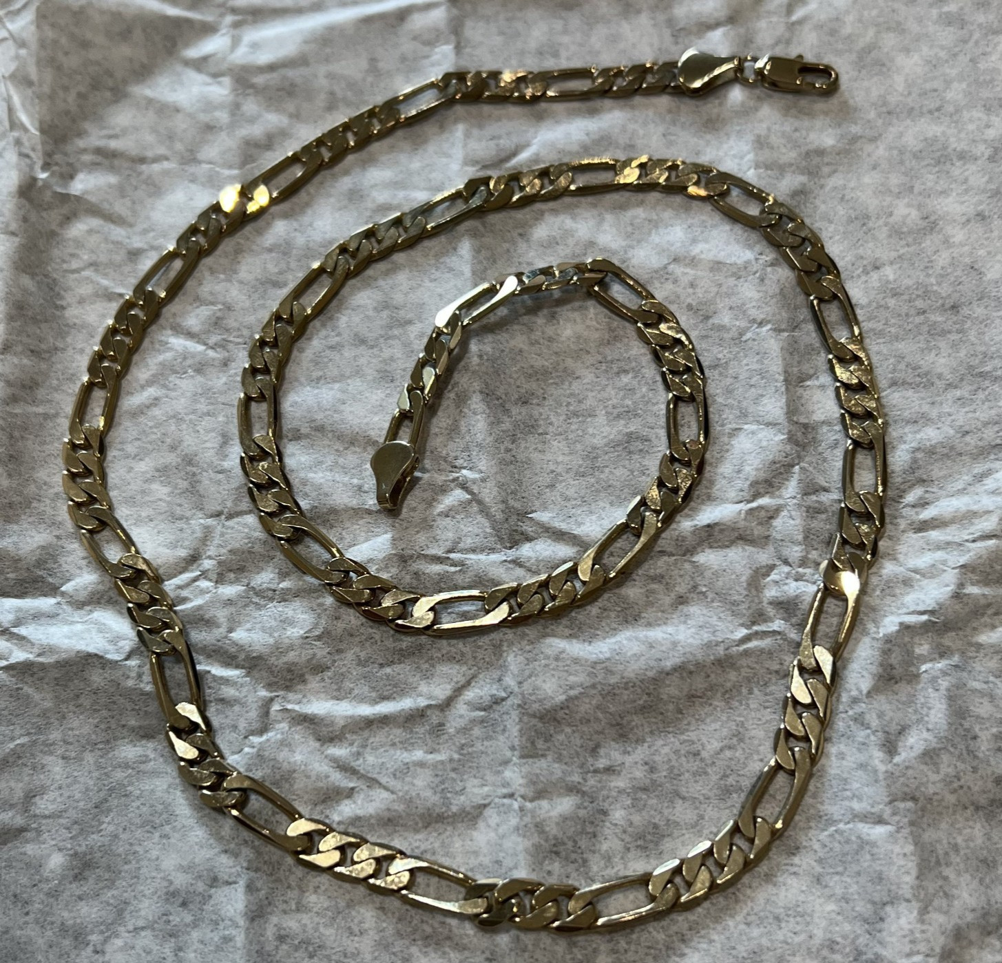Gorgeous Stylish Sleek 24″ Inch Long Gold-Tone Figaro Link Chain Necklace 22G