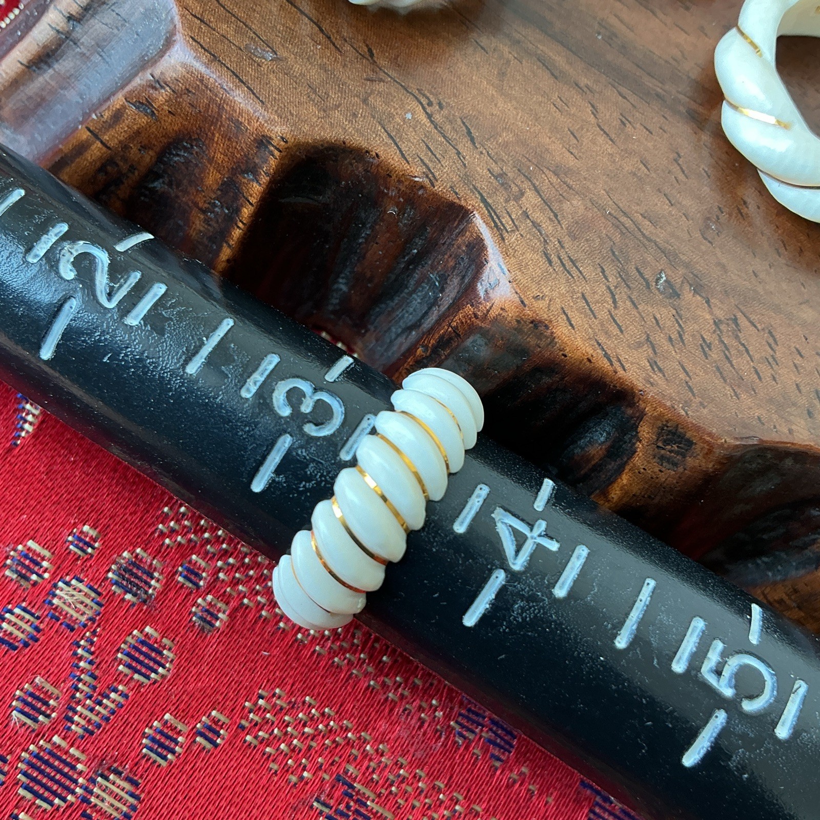 Lot of 10 White Stretch Twisted Beaded Band Rings No Stone Size 3.5-6
