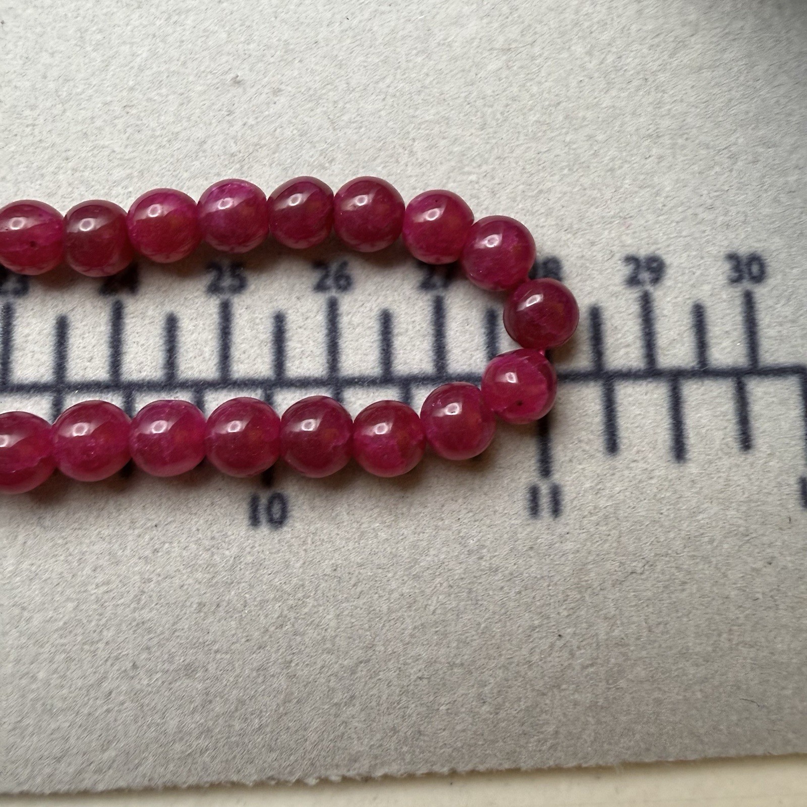 Vintage Raspberry Pink Dyed Jade Quartz Beaded Necklace Fuchsia 22″ Barrel Clasp
