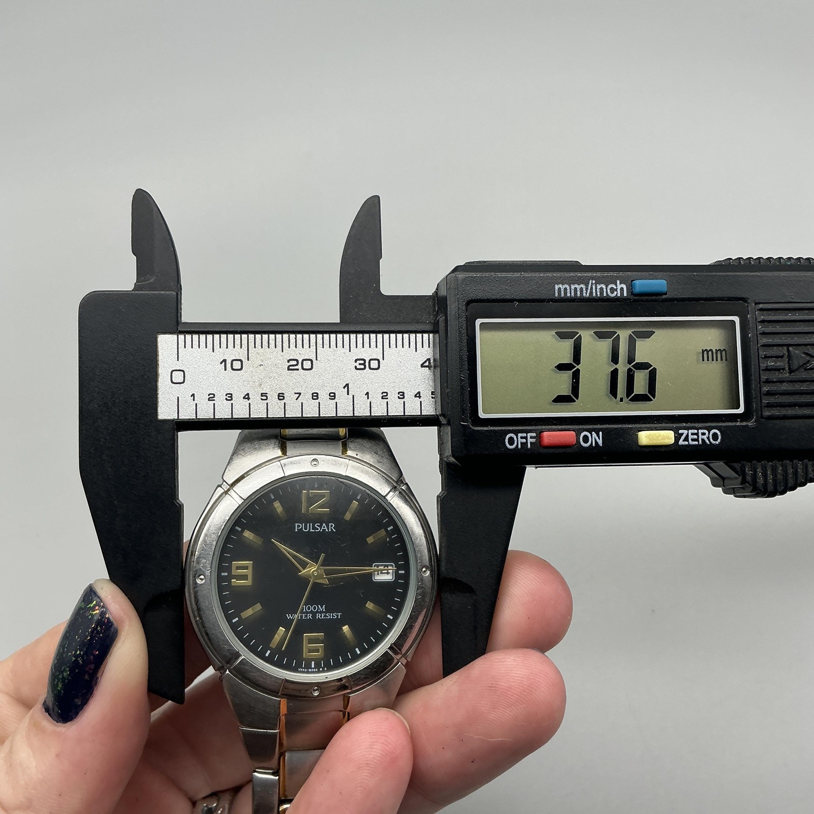 Pulsar Mens Watch 38mm Black Silver Gold Two Tone VX42-X051 New Battery 7.25″