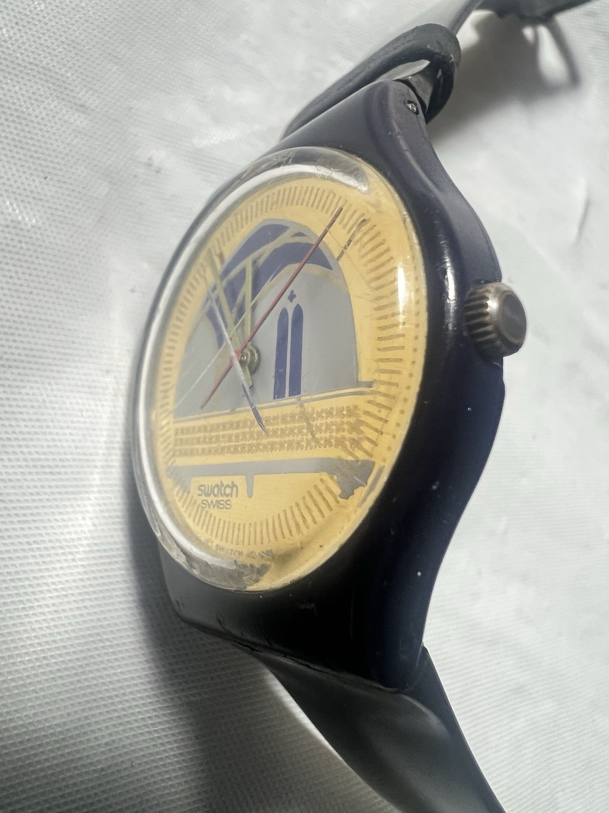 Swatch(Black Stage)GN120,Gold Tone And Blue & White Graphic Monuments,33mm Case
