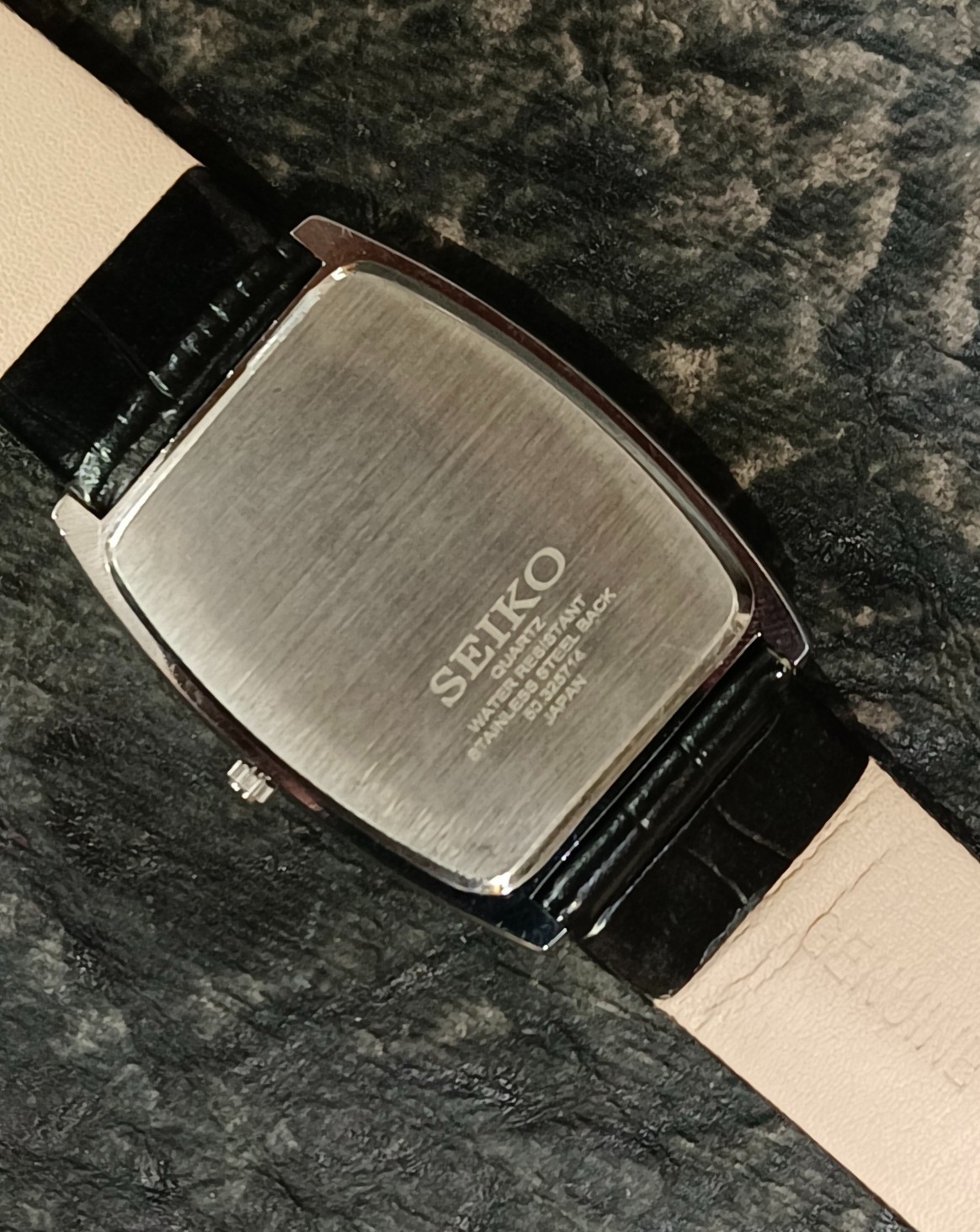 Vintage Seiko Quartz Slim Wristwatch Two Hands Classic Dress Watch Minimal Dial