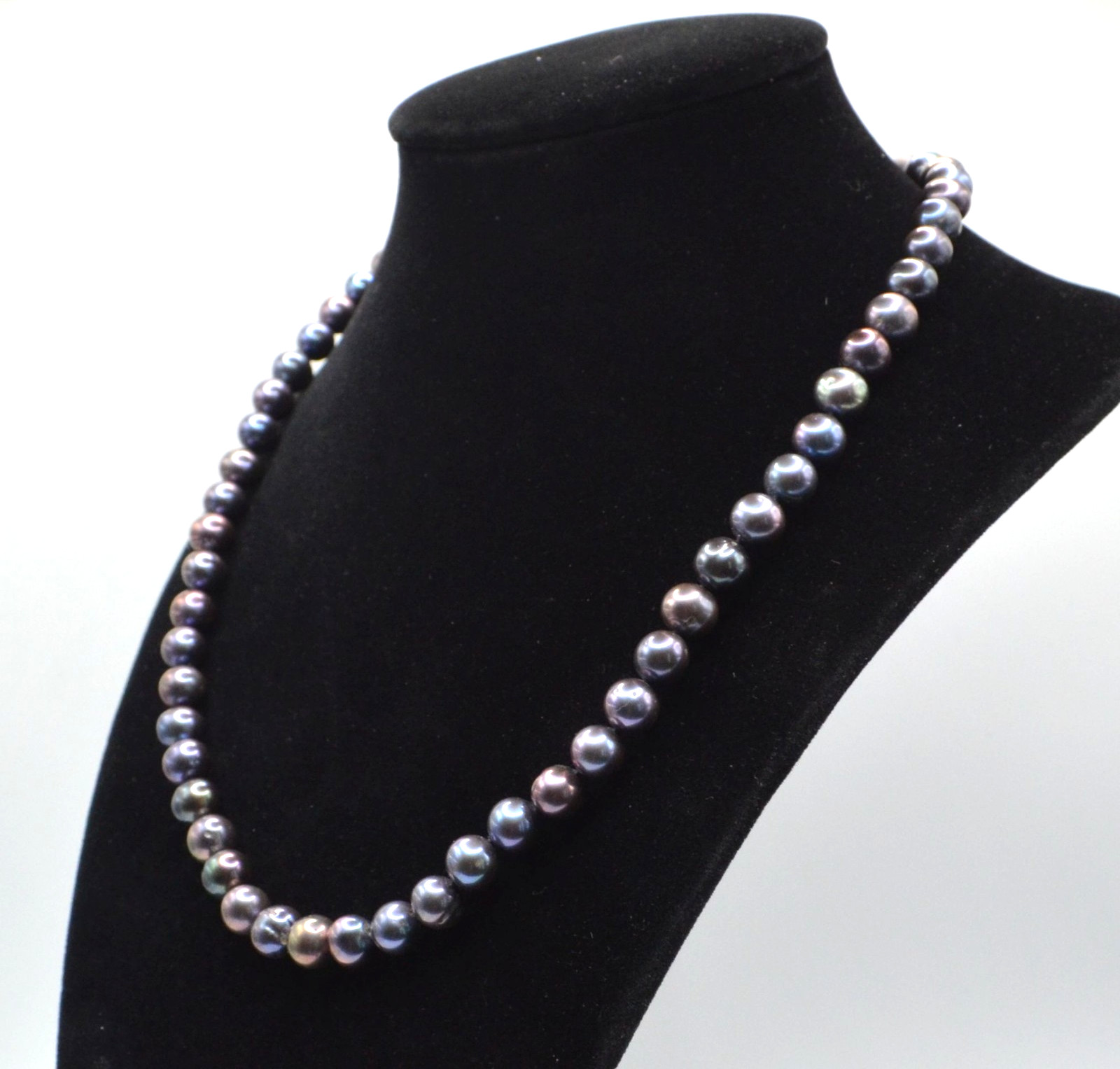 Black Peacock Cultured Pearl Necklace 7mm 17.75″ 14K Gold Clasp Knotted Strand