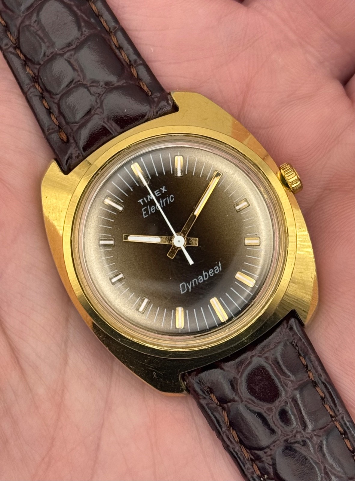 ~1977 Vintage Timex Men’s Dynabeat Electric Gold-Tone Watch w/NEW BAND – RUNS!