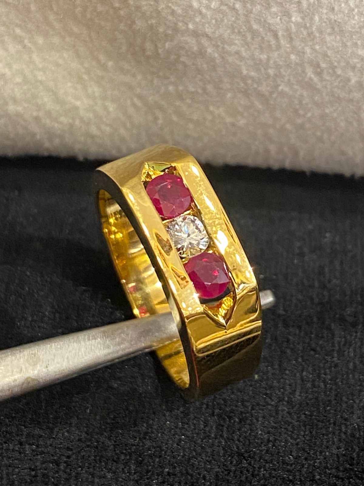 0.70 Cts Round Brilliant F/VS1 Diamonds Channel Set Ruby Men’s Ring In 18K Gold