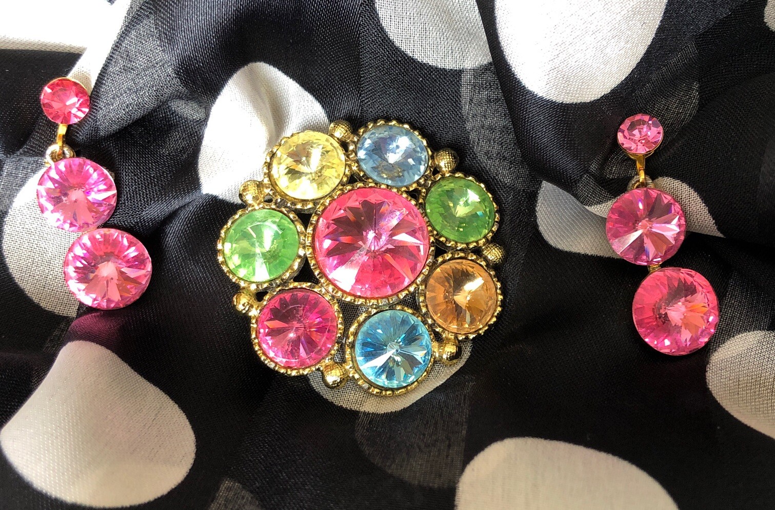 Extravagant Pink Vintage Jewelry Set