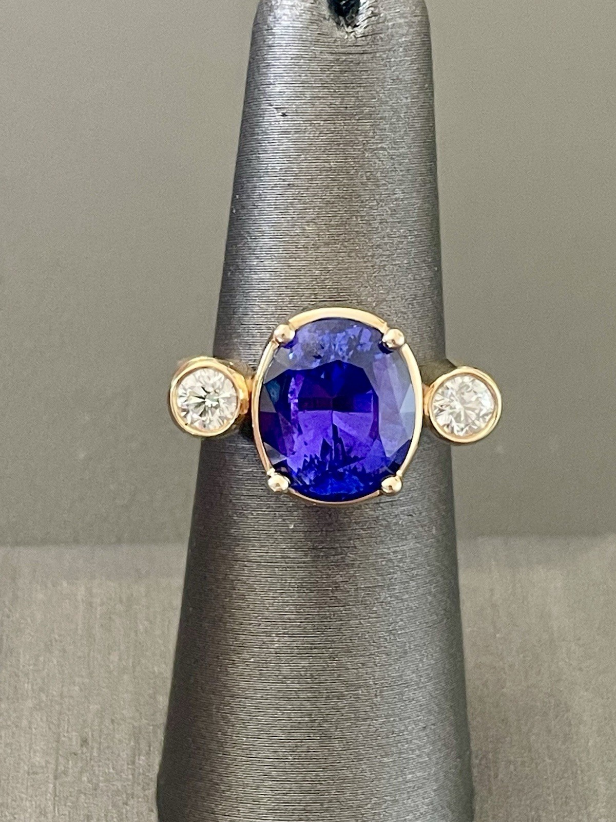 Gorgeous One Of A Kind 14k 5.5CTW Tanzanite and 0.50CTW Diamond Ring. S6 (X332)