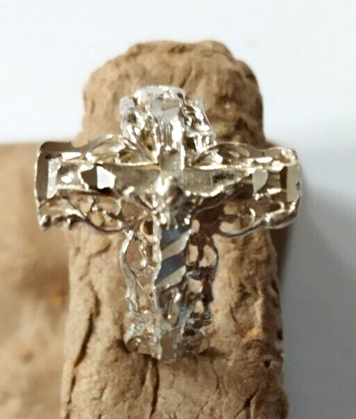 926 Streling Silver Crucifix Ring