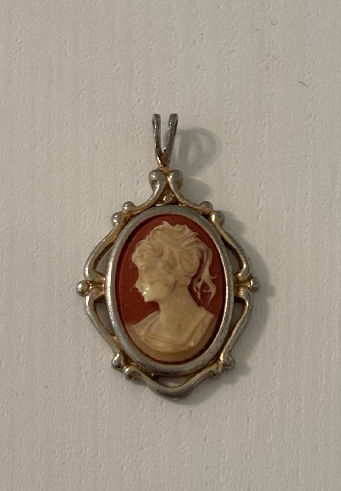 Vintage Gold Tone Cameo Pendant Necklace marked P Carson Pirie Scott Nice