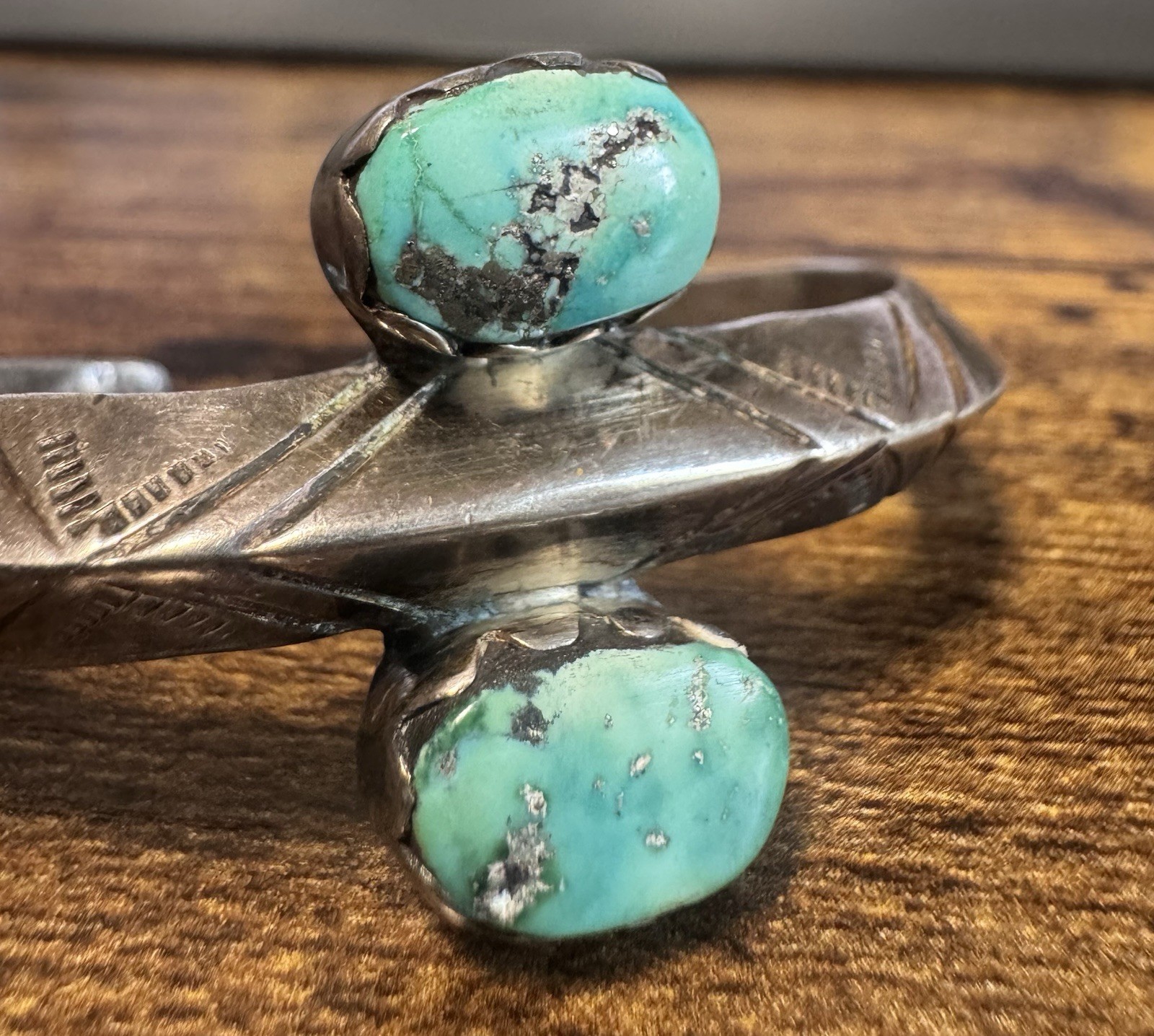 Silver Carinated Turquoise Cuff Bracelet Chiseled – 50g – Early Vtg Southwestern