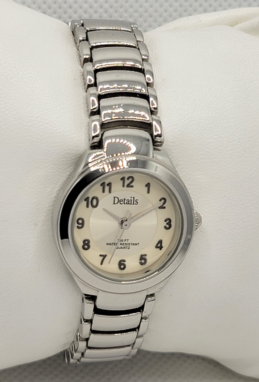 Ladies Details Casual Round Silver Tone Link Bracelet Analog Watch I5