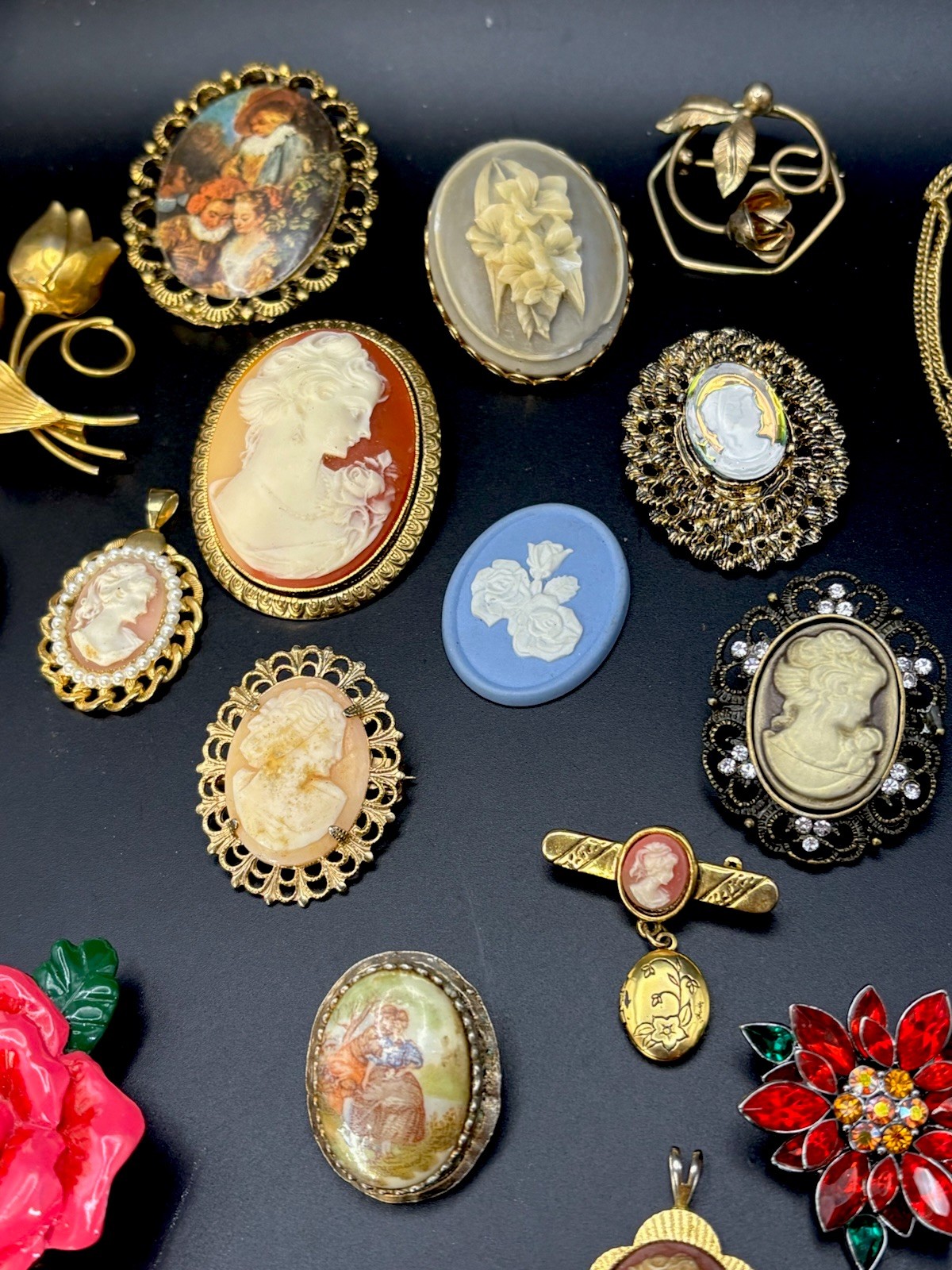 ESTATE VICTORIAN/ Art Deco /MCM WEARABLE Cameos Stick pins old Brooches 40 PCS