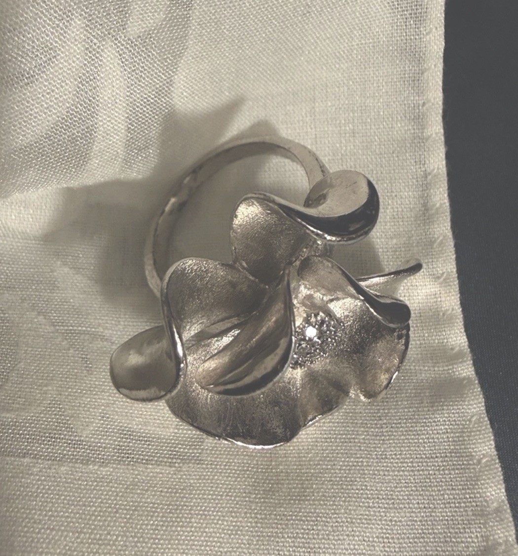 Vintage Premier Designs WHITE SILVER Magnolia Statement Ring Size Lg 10 (est)