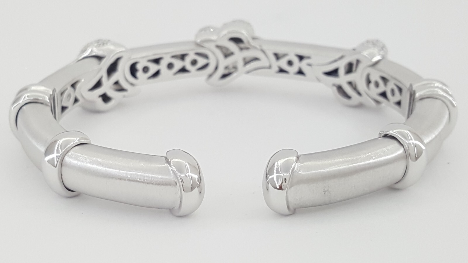 18K White Gold Pave Diamond Cuff Bangle Italy 2.2 ct 61.3 Grams 6.5″