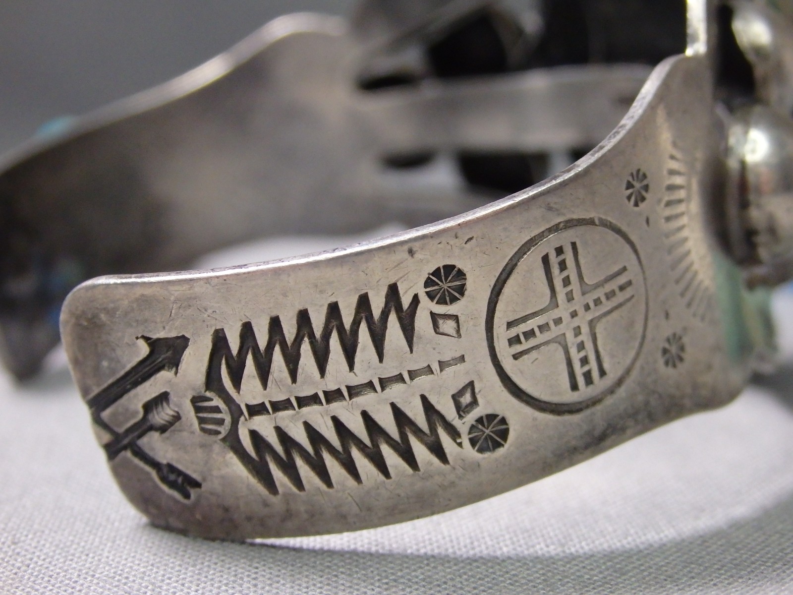 Fred Harvey Era NAVAJO Natural CERRILLOS TURQUOISE Sterling Silver 49g Bracelet