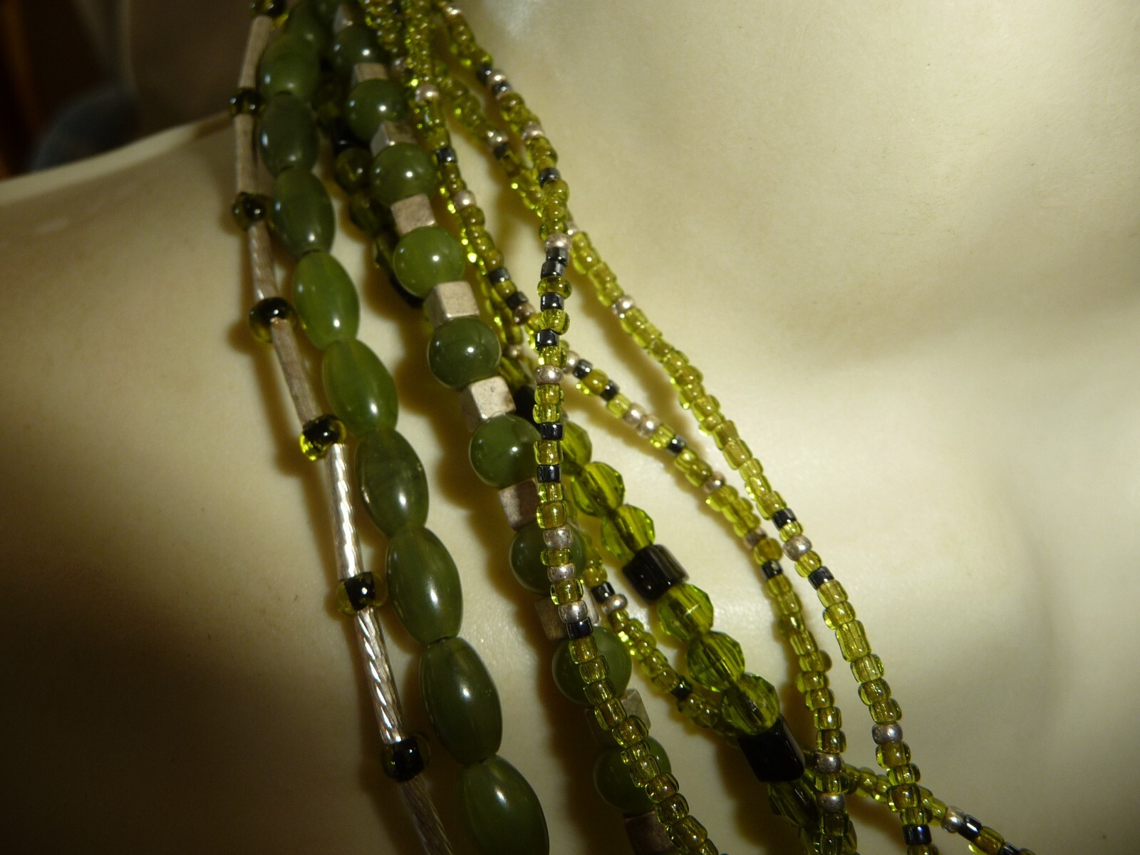 OLIVE GREEN BLACK & SILVER TONR BEADS 8 STRANDS NECKLACE #7/28A
