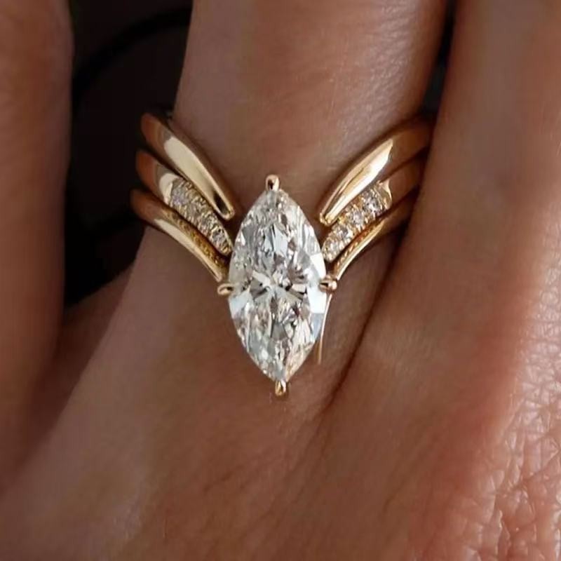 ins Fashion Woman 18k Gold Plated Sparkling CZ Blue Oval Band Ring Sizes 6-10
