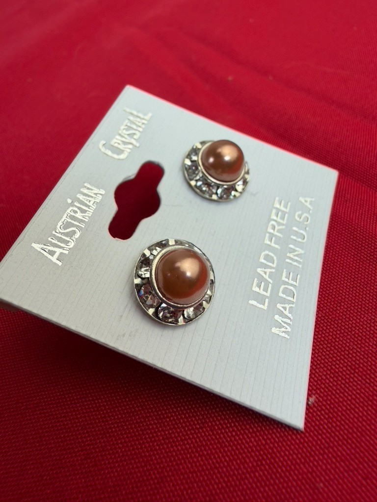 NEW AUSTRiIAN CRYSTAL LEAD FREE MADE IN USA Orange Peach Stud Earrings