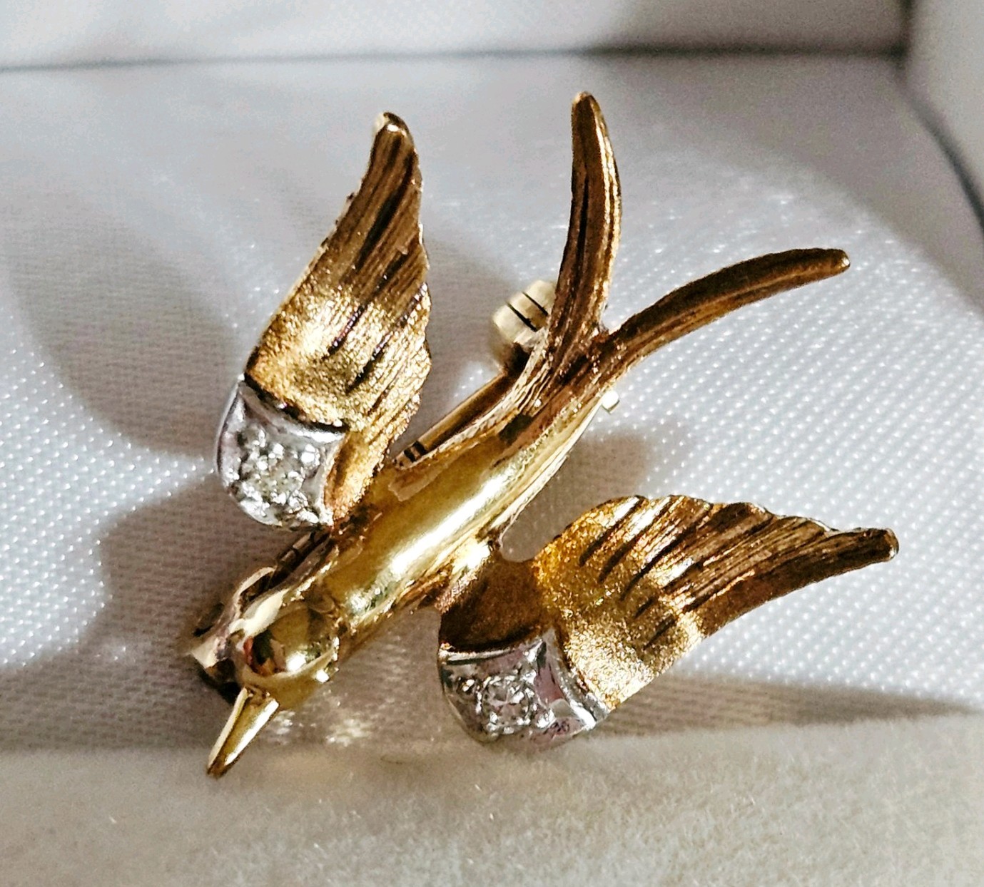 dainty 9ct gold swallow diamonds brooch vintage 1981 375