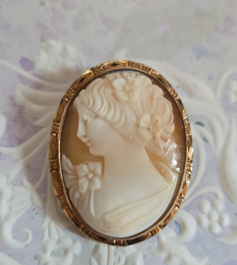 Vintage Carved Shell Cameo Gold Filled Pendant Brooch