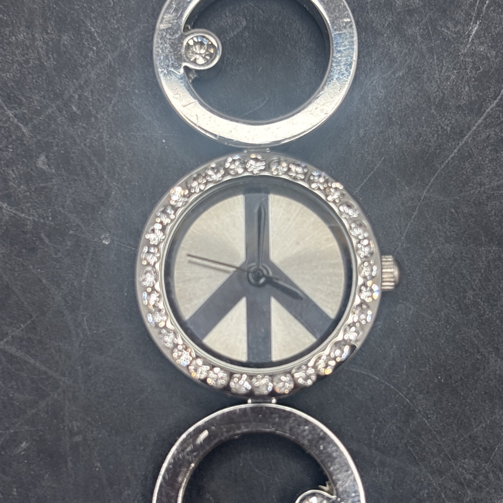 Vintage Silver Tone Circle Links Accutime Watch Corp No Numbers New Battery