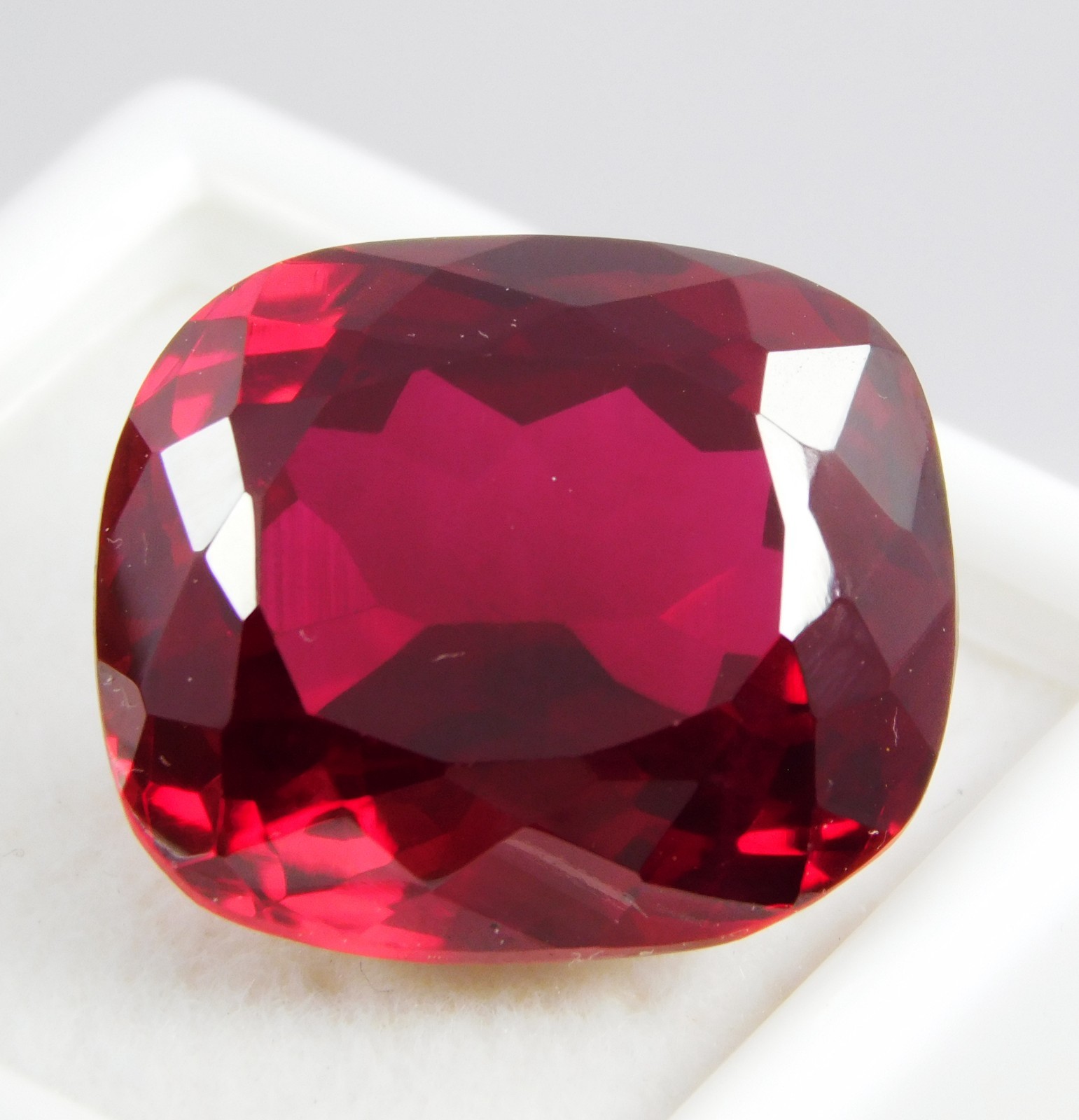 Certified 24.40 Ct Natural Burma Pigeon Blood Red Ruby Loose Gemstone Unheated