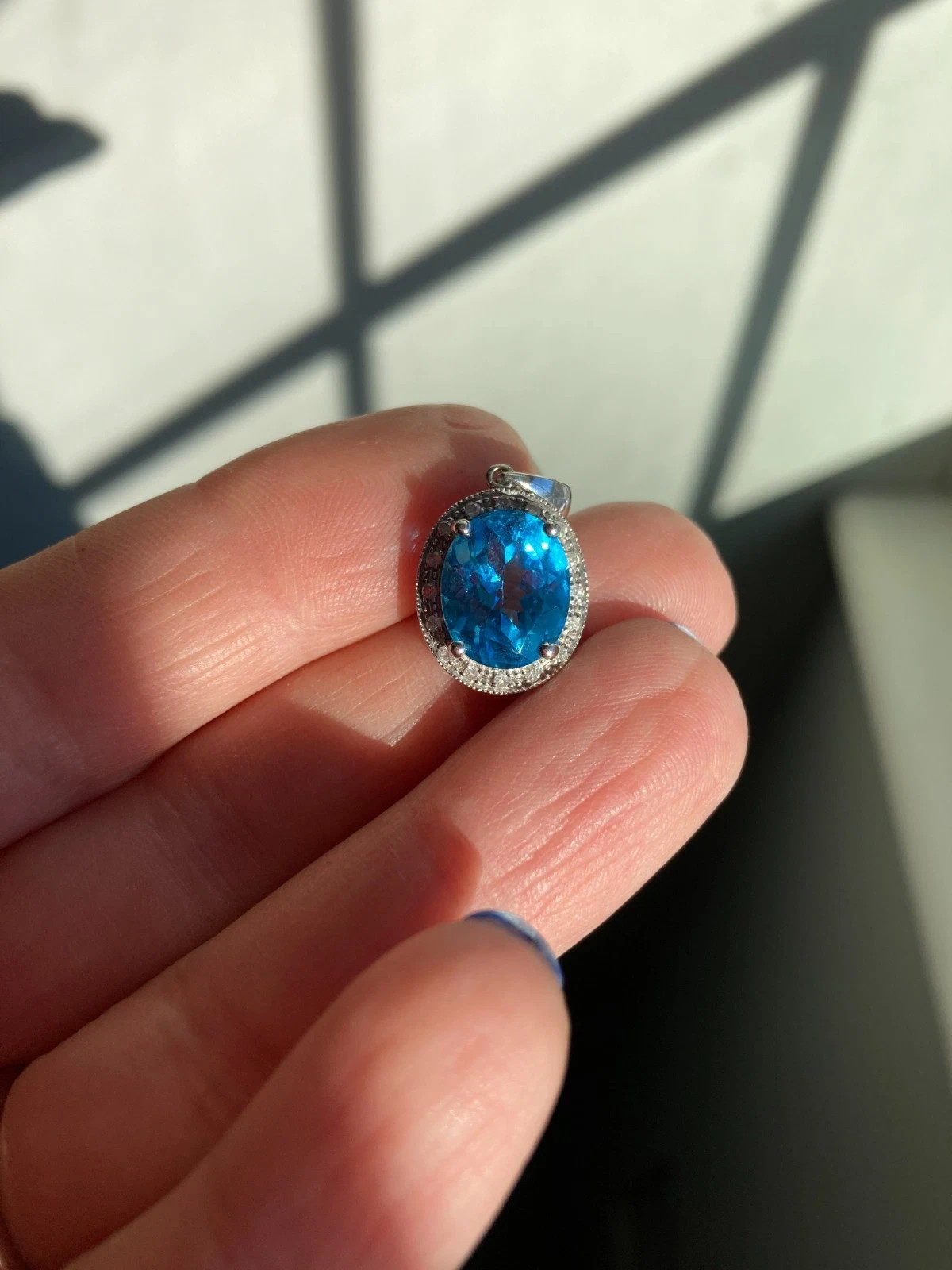 4.00Ct Oval Cut Natural Blue Sapphire Gemstone 14K White Gold Luxurious Pendant