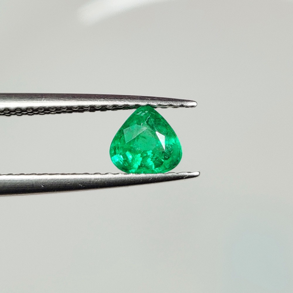 0.57 CT – Natural Zambian Emerald Pear Shape Perfect Luster Gem – 10501