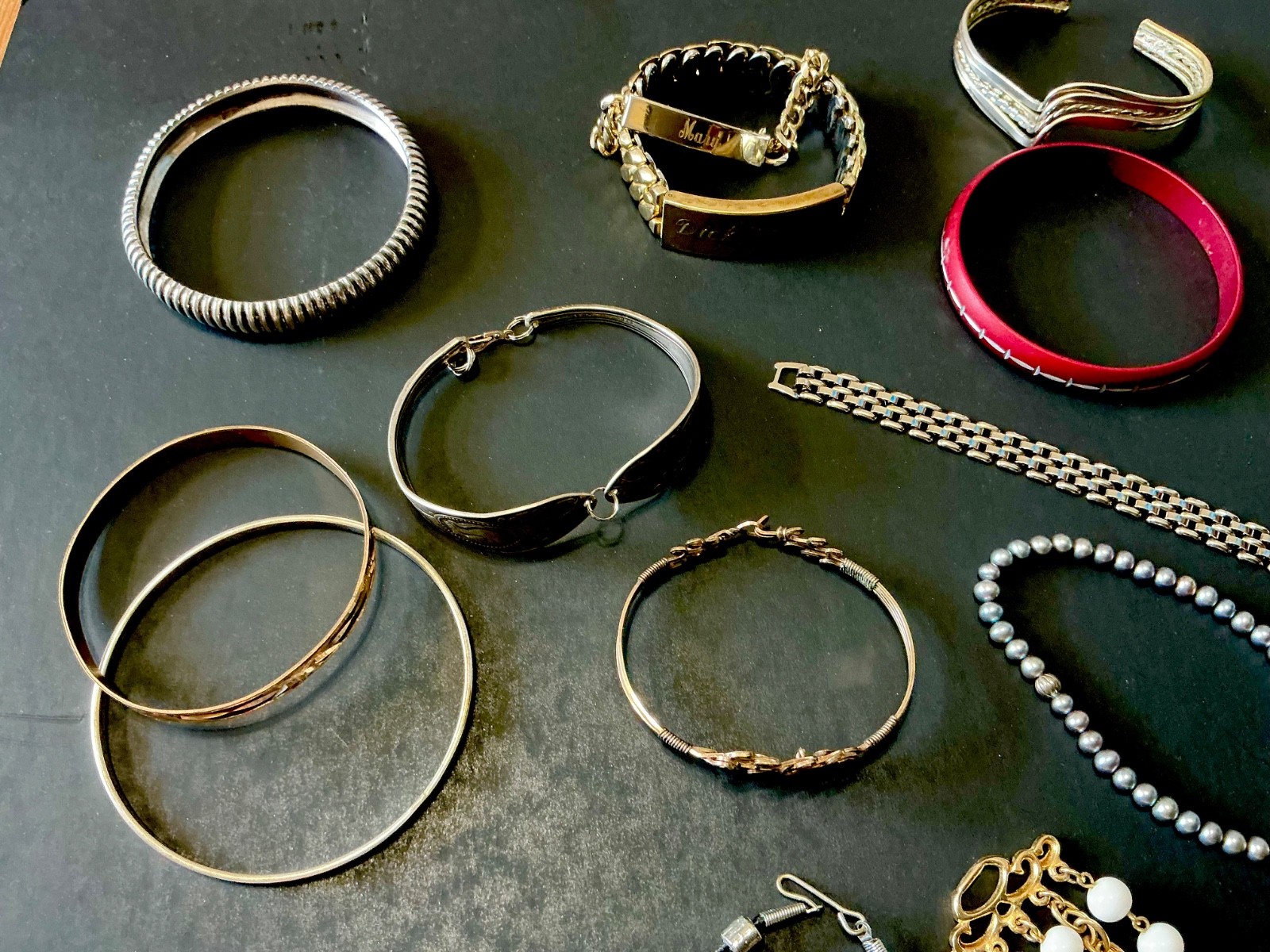 RE-SELL LOT OF 26 NICE VINTAGE BRACELETS RHINESTONE BANGLES ETC 6-132