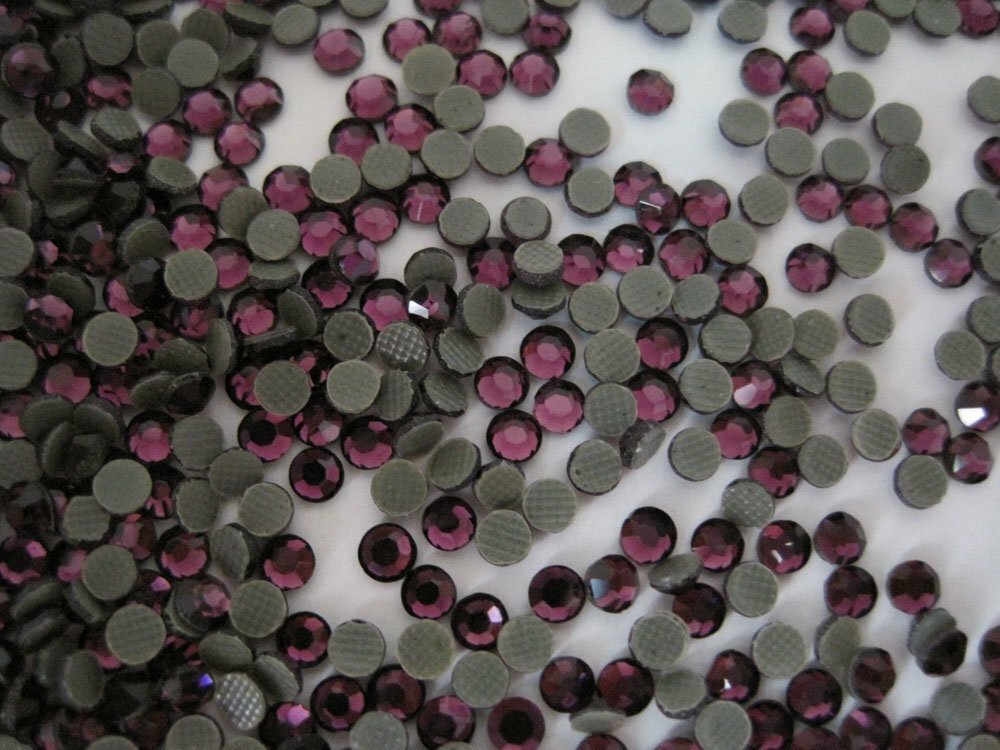 Hot-Fix Rhinestone 1440pcs Flatback Iron-On Beads Charming Amethyst ss10 3mm