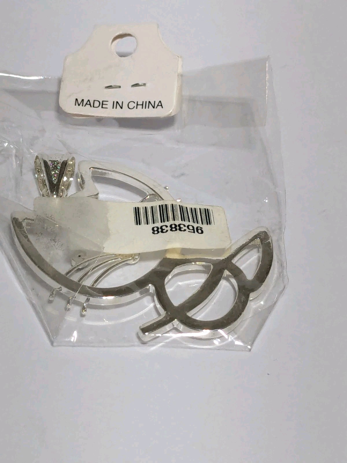 NWT Best Silver Tone Outline Cat Pendant With Black Faceted Acrylic Eyes. 2.25″
