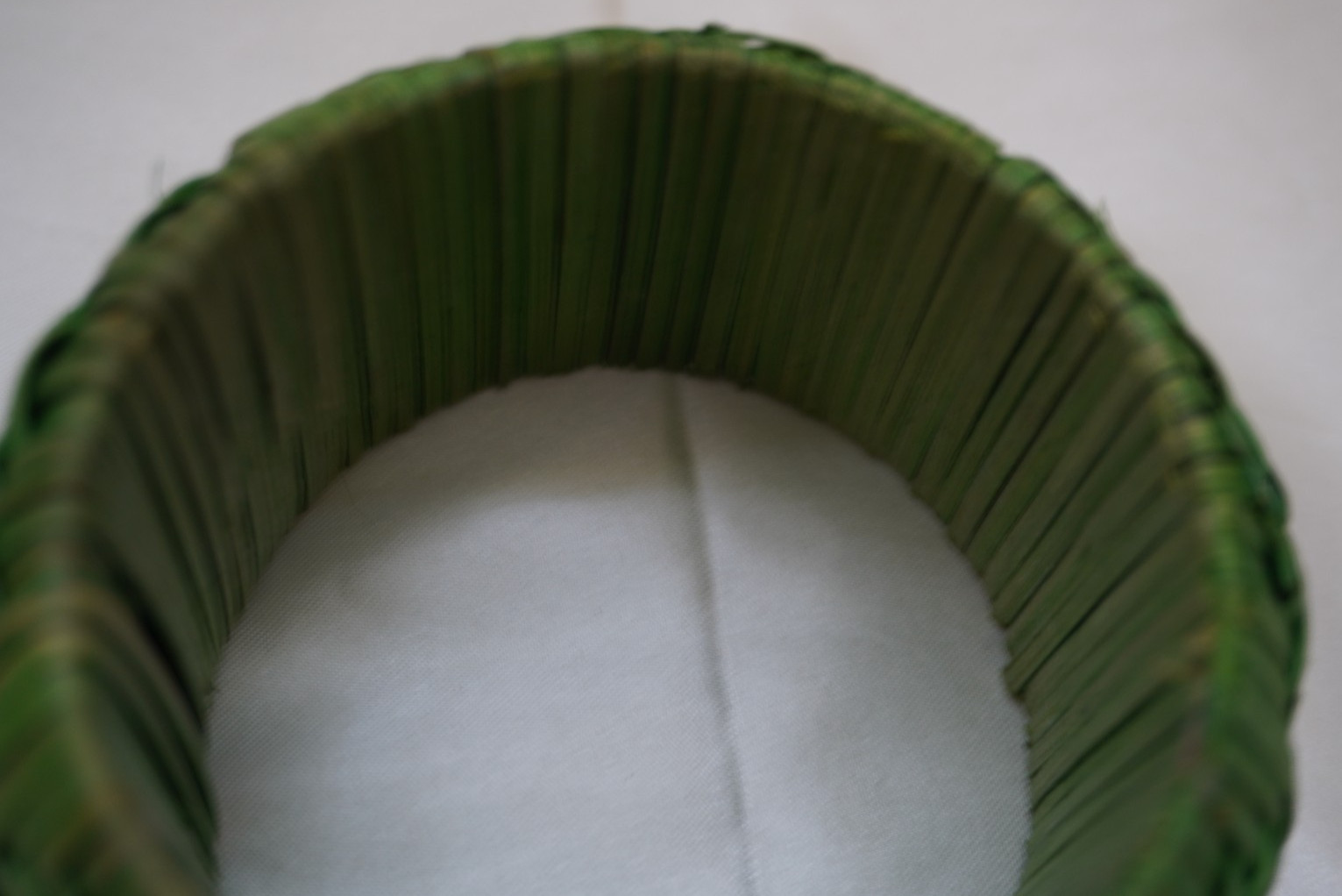 VTG Boho Lime Green Bangle Set – Woven Raffia Straw & Crackle Texture Cuff 2pc