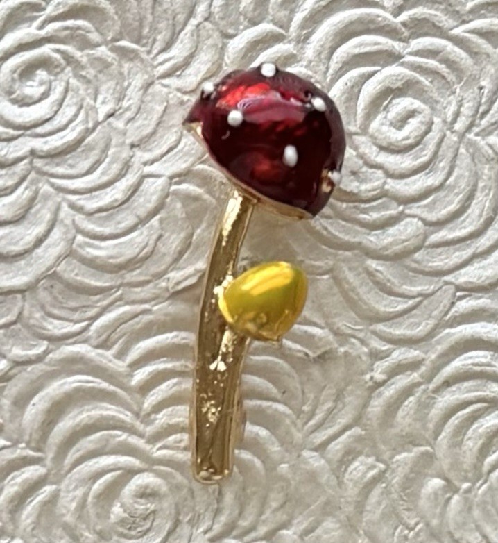 Mushroom vintage style enamel on gold tone metal